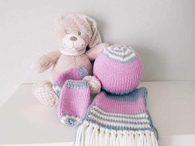 Dětská pletená soupravička