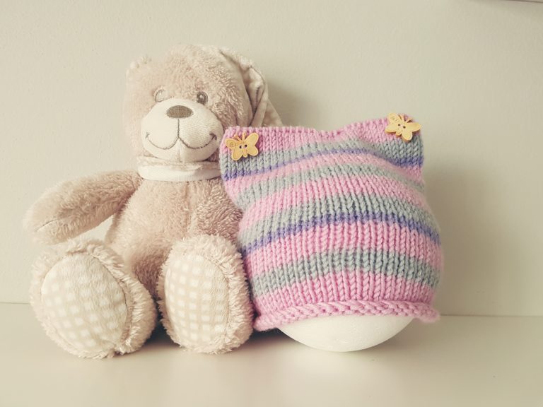 Pruhovaná růžová čepička